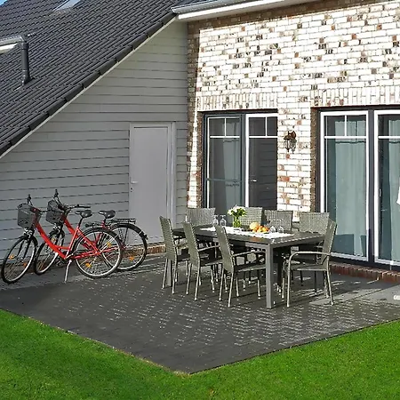 In Burhave Mit Grosser Terrasse *